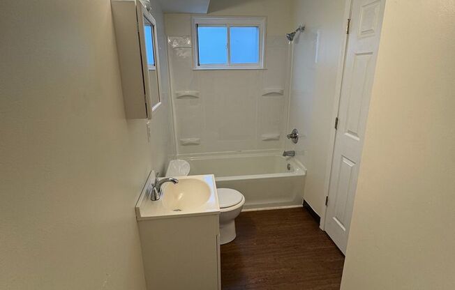 1 bed, 1 bath, 570 sqft, $895, Unit 2011-35