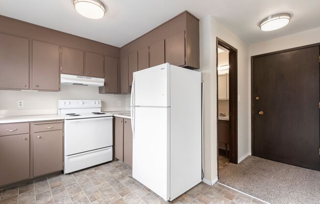 Studio, 1 bath, 410 sqft, $1,290, Unit 302