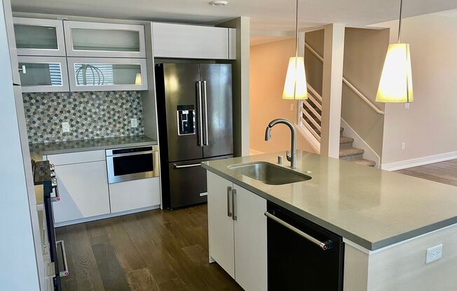 Corner Penthouse, Downtown Santa Clara