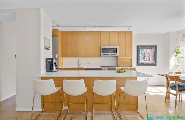 4 beds, 4 baths, 2,200 sqft, $12,000, Unit 1009