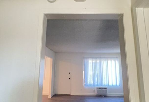 2 beds, 1 bath, 1,100 sqft, $2,568, Unit 241-40