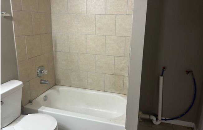 3 beds, 1 bath, $1,000