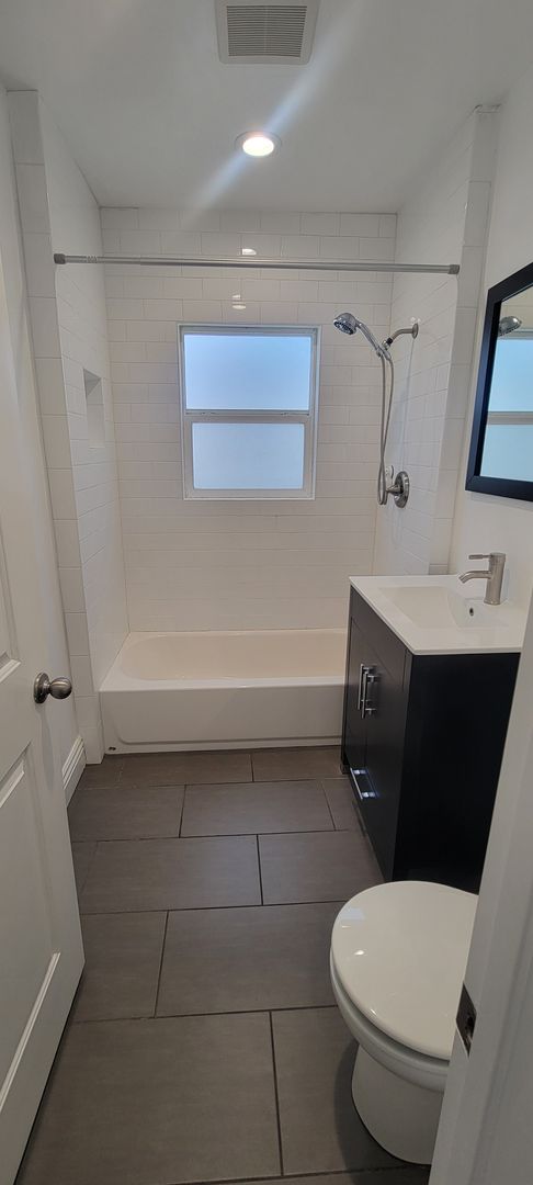 Studio, 1 bath, 500 sqft, $2,095, Unit 825-02