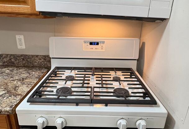 2 beds, 1.5 baths, 947 sqft, $835, Unit MA E216