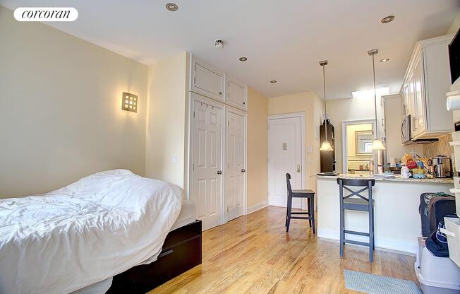 130 W 73 ST