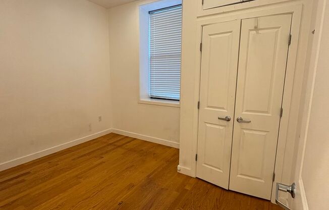 2 beds, 1 bath, 9,999 sqft, $2,250, Unit 64-201