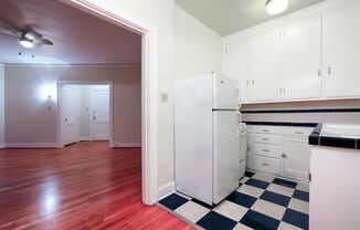 Studio, 1 bath, 425 sqft, $1,300, Unit 102