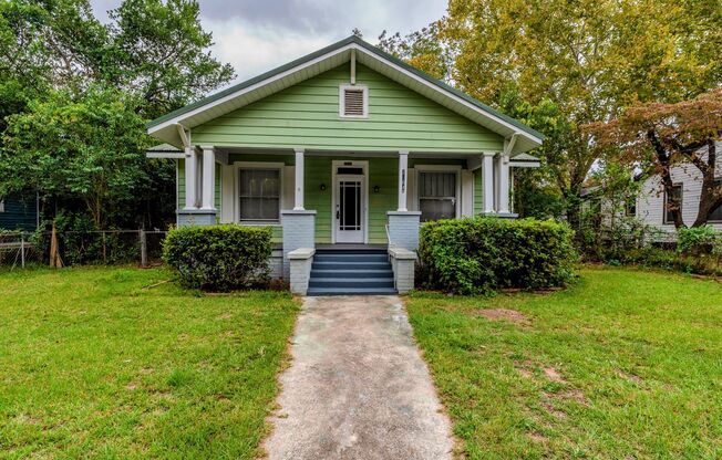 4 bed/2 bath single-family home for lease in Harrisburg, with fenced back yard!