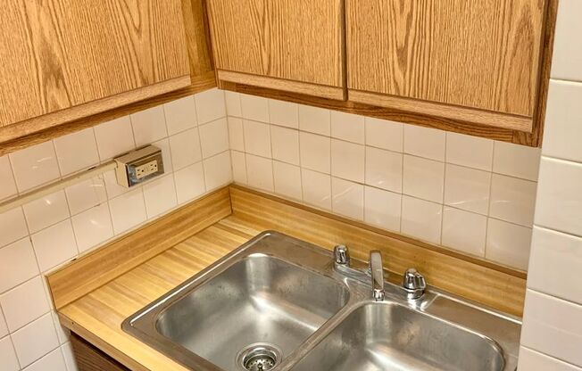 Studio, 1 bath, 300 sqft, $1,385, Unit 530-611