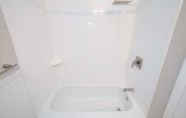2 beds, 2 baths, 1,250 sqft, $2,110, Unit 7-PH3