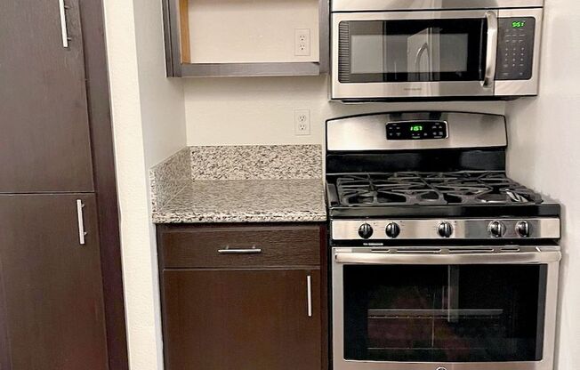 3 beds, 2 baths, $1,600, Unit Unit 2201