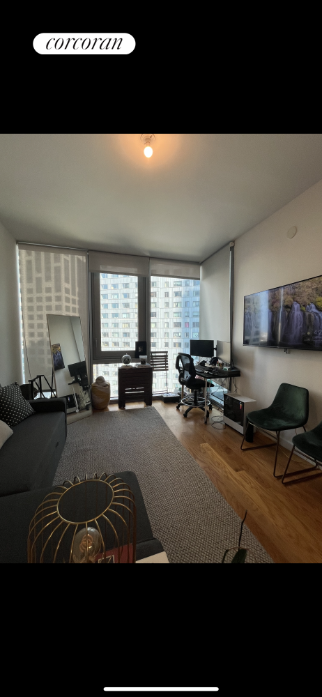 2 beds, 1 bath, $4,775, Unit 15E