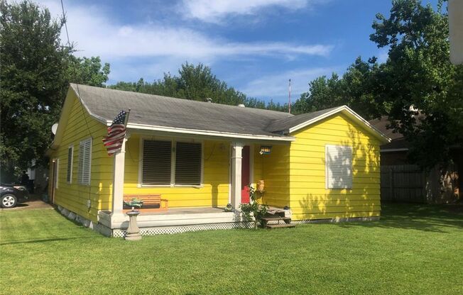 3 Bedroom/1 Bath Single Family home in Texas City, TX- LOTS of CHARM & STORAGE