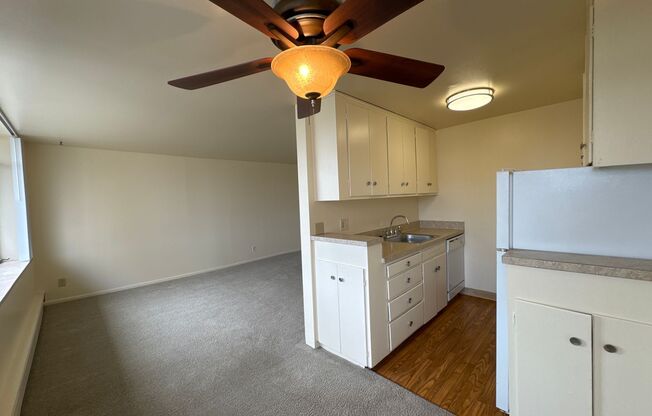 2 beds, 1 bath, 835 sqft, $1,295, Unit 712