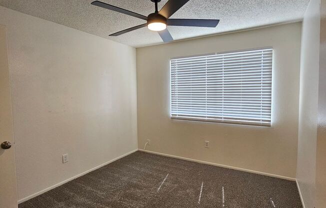 2 beds, 1 bath, 880 sqft, $1,100, Unit 211
