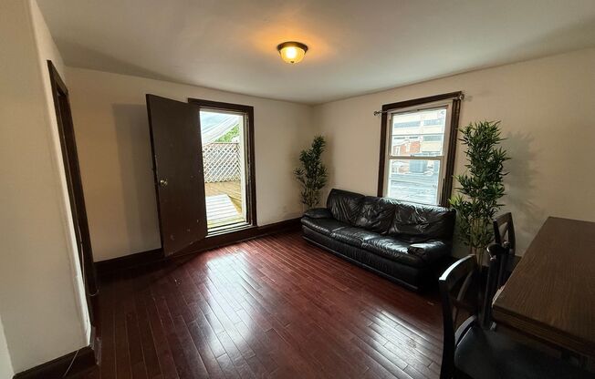 6 beds, 2 baths, 1,600 sqft, $2,000, Unit Unit 3