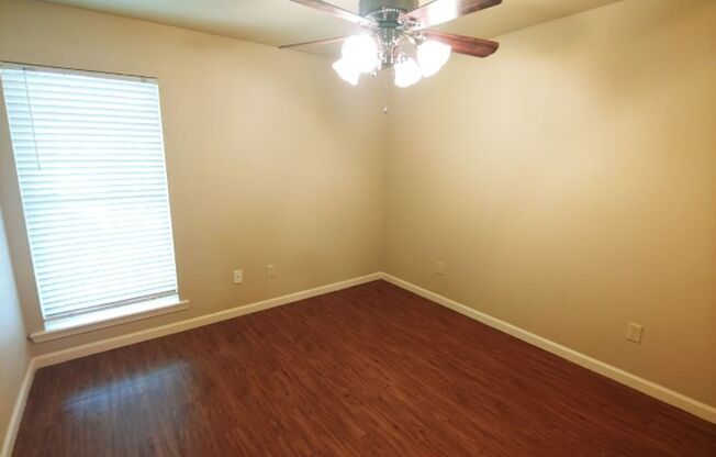 2 beds, 1 bath, 880 sqft, $750, Unit 109 Barton Street #23