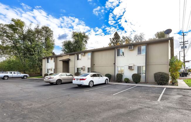 Roosevelt Apartments -  Limited Time Look & Lease Special!