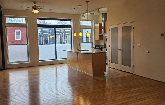 1 bed, 1 bath, 900 sqft, $1,400, Unit Unit 2