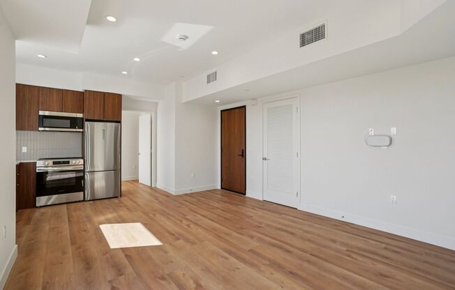 2 beds, 2 baths, 854 sqft, $4,095