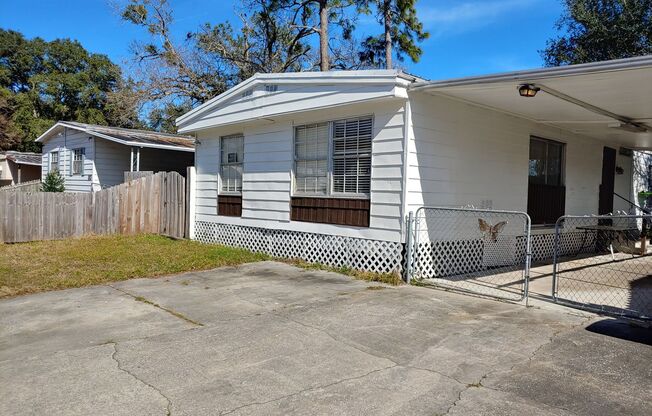 Move in Ready Manufactured 3/2 Home on Southside