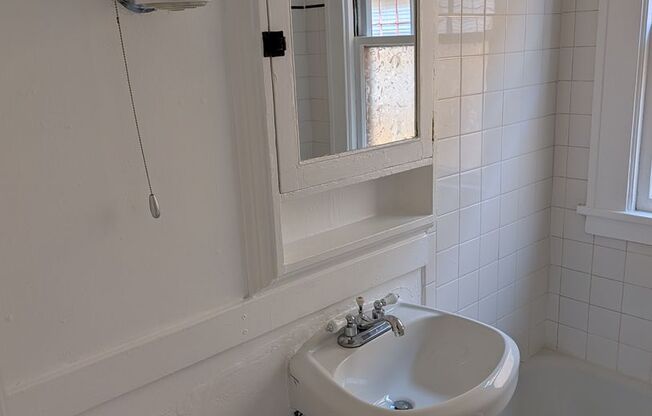 Studio, 1 bath, 308 sqft, $1,129, Unit 06