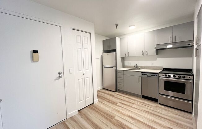 Studio, 1 bath, 480 sqft, $1,450, Unit 128