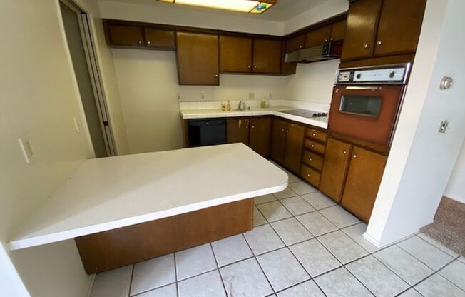 FULLERTON TOWNHOUSE NEAR CSUF   AVAILABLE MID-AUGUST***TAKING APPLICATIONS***