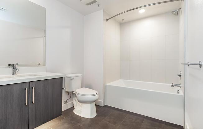 1 bed, 1 bath, 748 sqft, $3,099