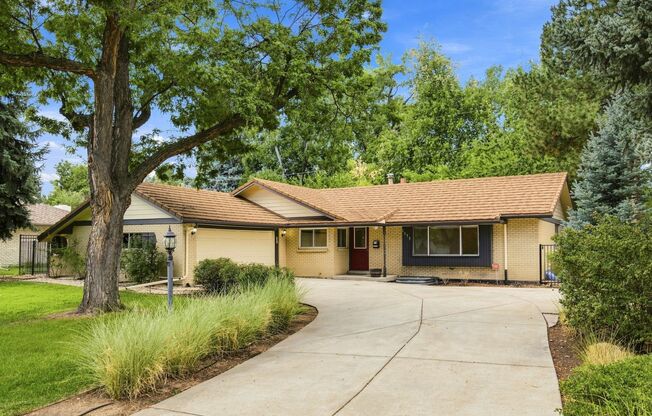 Charming 3-Bedroom Home in Lakewood, CO