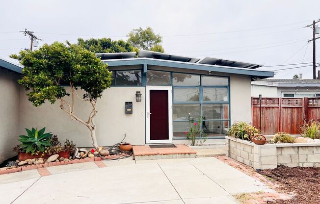 Mid Century Bungalow in prime Clairemont location!