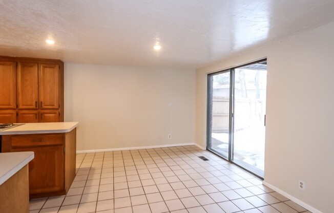 2 beds, 1.5 baths, $1,800, Unit 1173