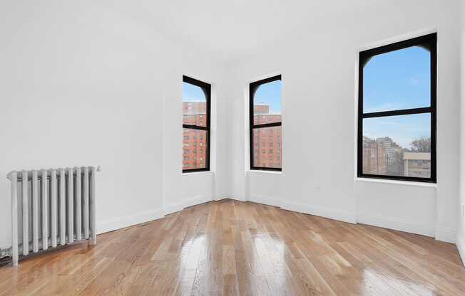 500 W 123 ST