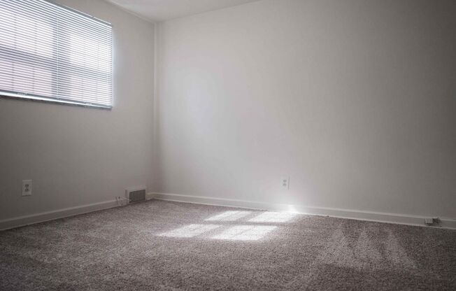 3 beds, 1 bath, 1,170 sqft, $1,450, Unit E111