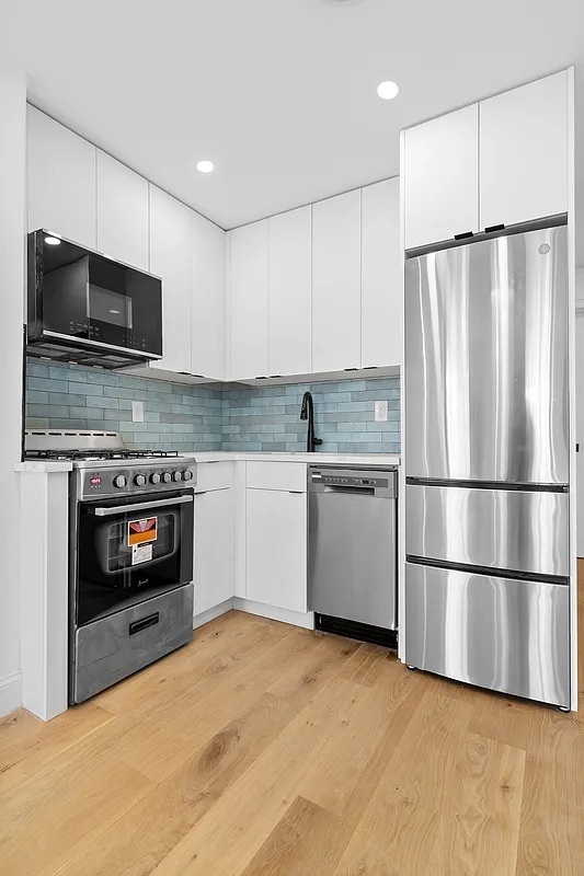 18 ANDREWS PL 1