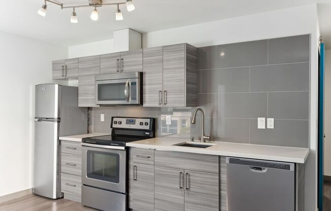 Studio, 1 bath, 380 sqft, $1,695, Unit 215