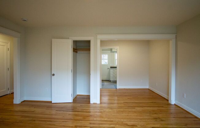 2 WEEKS FREE! Freshly Renovated Extra Spacious One Bedroom Ready Now!