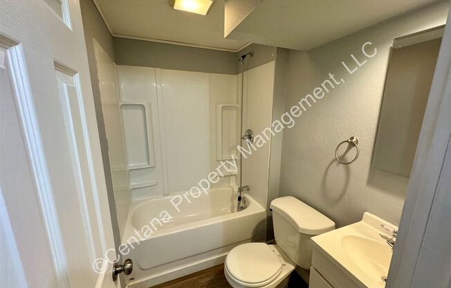 2 beds, 1.5 baths, $1,150, Unit Lower Unit