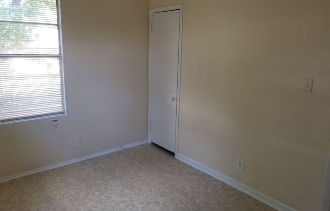 2 beds, 1 bath, $750