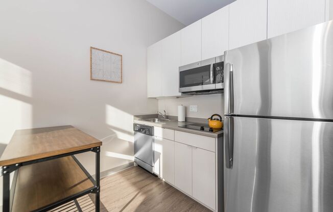2 beds, 2 baths, 900 sqft, $2,399, Unit 421
