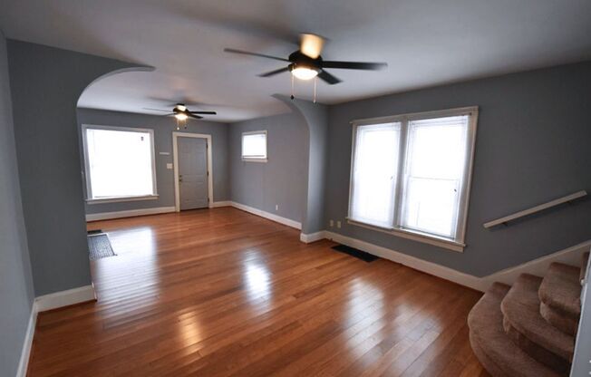 3 beds, 1 bath, $1,395, Unit 1413