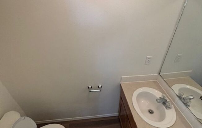 4 Bed 2.5 Bath in Hillsboro. Half off first full month!