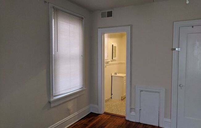 1 bed, 1 bath, $1,195, Unit Apt. 10