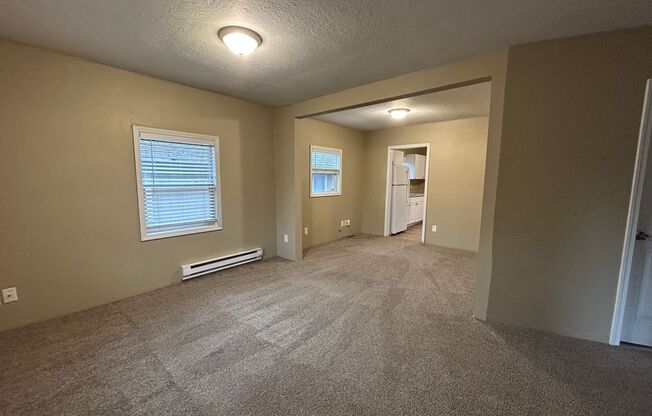 Charming 2-Bedroom Home in Longview, WA