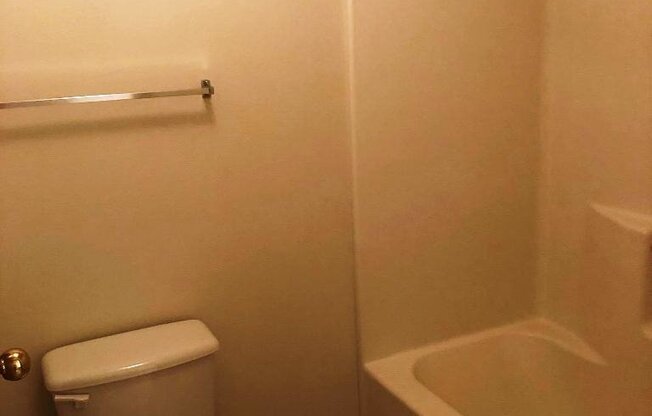 2 beds, 1 bath, 1,000 sqft, $925, Unit 212