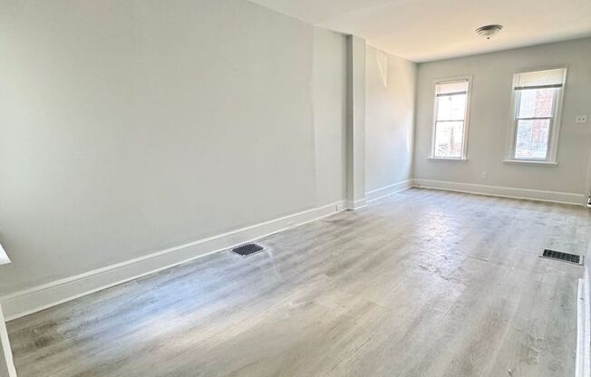 2 beds, 1 bath, 850 sqft, $1,200, Unit 4 Lower Oak Street-1