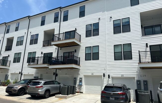 Luxury Condo in Raleigh - 3 beds|2.5 baths - Water & Trash Included!