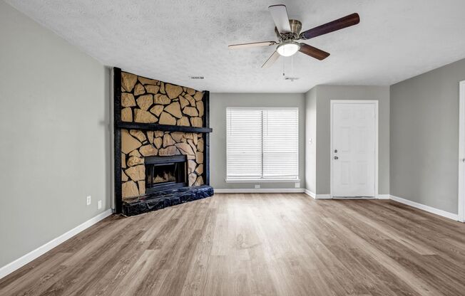 SPRING SPECIAL!! $500 OFF ONE MONTHS RENT
