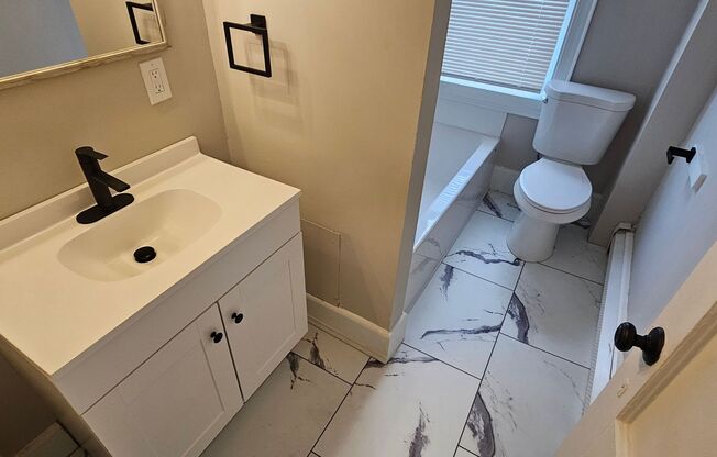 2 beds, 1 bath, 972 sqft, $2,250, Unit 32 M #1