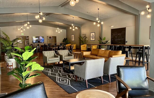 2 beds, 1 bath, 913 sqft, $2,595, Unit 136